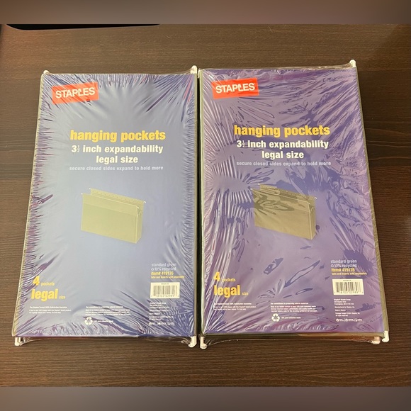 Staples 3 1/2 inch Legal Size Green Hanging Pockets 8 pack - Picture 1 of 2